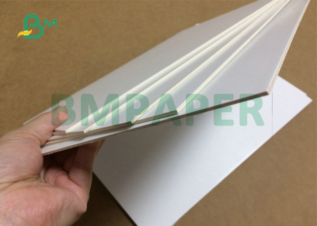 950 x 1300mm das Weiß beschichtete 2 lamellierte Pappe der Seiten-2.5MM 3.0MM für Geschenkbox