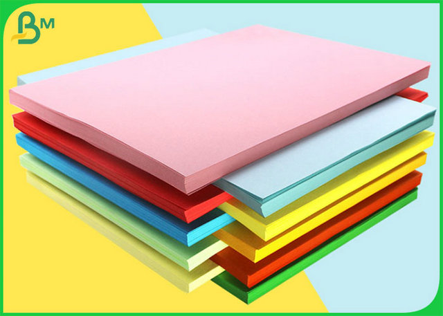 grüne Farbeunbeschichtetes Woodfree-Papier der rote Farbe80gsm für DIY-Origami
