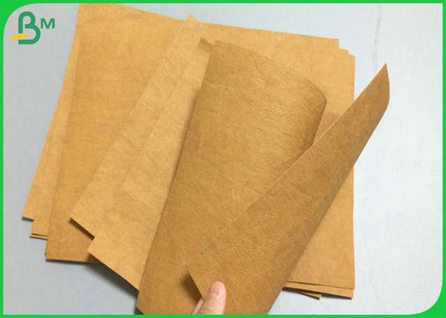 Stärke Brown des langlebigen Gutes 0.55mm wusch Kraftpapier-Gewebe-Material für Taschen vor