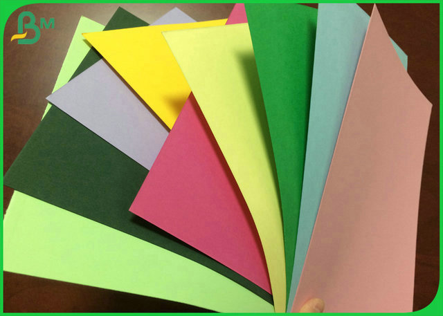 FSC genehmigtes 230gsm 250gsm färbte Papierblatt mit Farbdruck-Stall