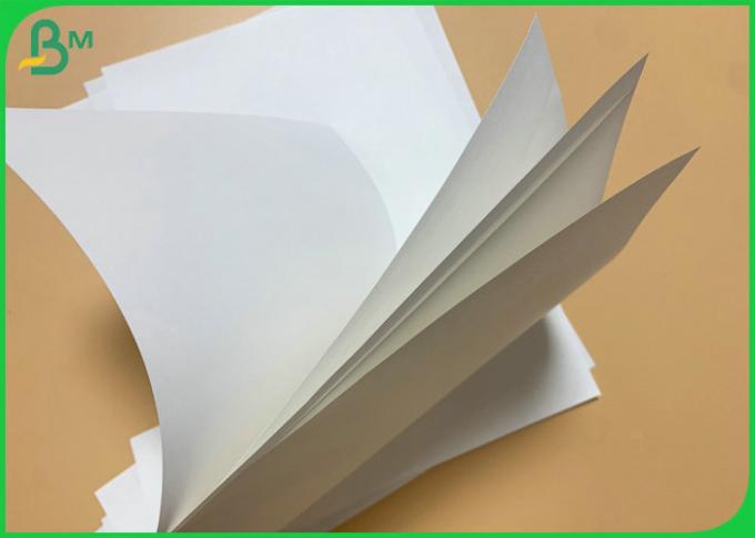 Weißes Kraftpapier des Offsetdruck-210g für Kleidungseinkaufstasche 0.7m x 1m Blatt