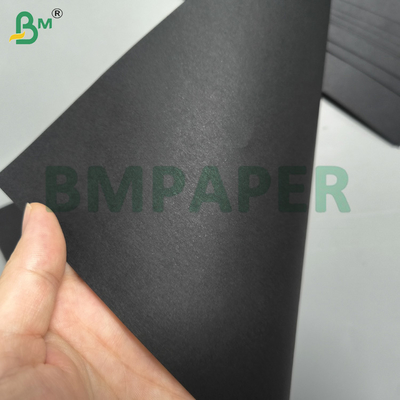 75gm Schwarzes Kraftpapier Glatte matte Oberfläche
