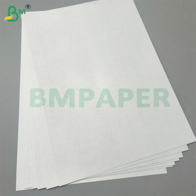 Doppelseitiges weißes Leinwandpapier mit Textur 1000 x 667 mm