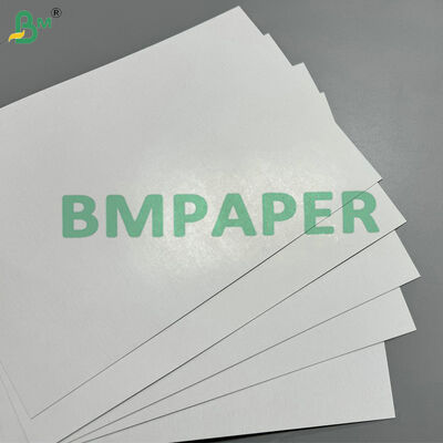 Hohe Opacität Steif glatte Oberfläche 310gsm Schwarzer Kern Spielkarte Rohpapier für Pokerkarten