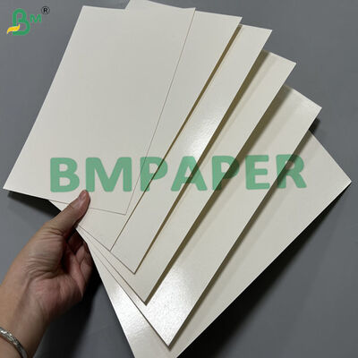 300 g/m² + 15 PE fettdichtes Street-Food-Papier zur Herstellung von Essenstabletts 594 x 841 mm