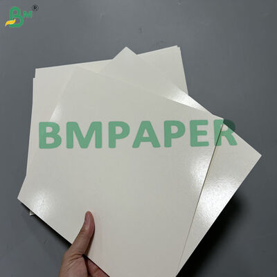 300 g/m² + 15 PE fettdichtes Street-Food-Papier zur Herstellung von Essenstabletts 594 x 841 mm