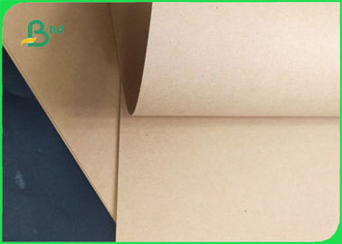 250 / 300 / 300gm gute Festigkeit Oberfläche glänzende Kraftpapierrolle zum Verpacken