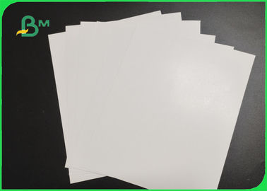 Glanz- oder Matt-Kunstkartonpapier 150 bis 300 gm für die Werbung in weißen Broschüren